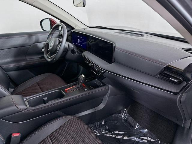 Photo of 2025 2t Gun Red Roof Nissan Kicks