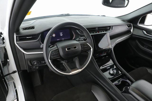 Photo of 2023 Bright White Clearcoat Jeep Grand Cherokee L