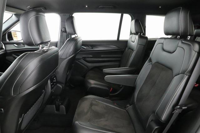 Photo of 2023 Bright White Clearcoat Jeep Grand Cherokee L
