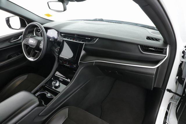 Photo of 2023 Bright White Clearcoat Jeep Grand Cherokee L