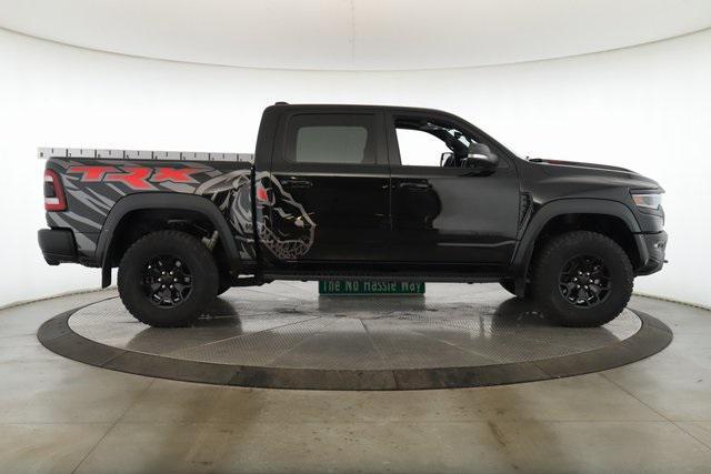 Photo of 2022 Diamond Black Crystal Pearlcoat RAM 1500