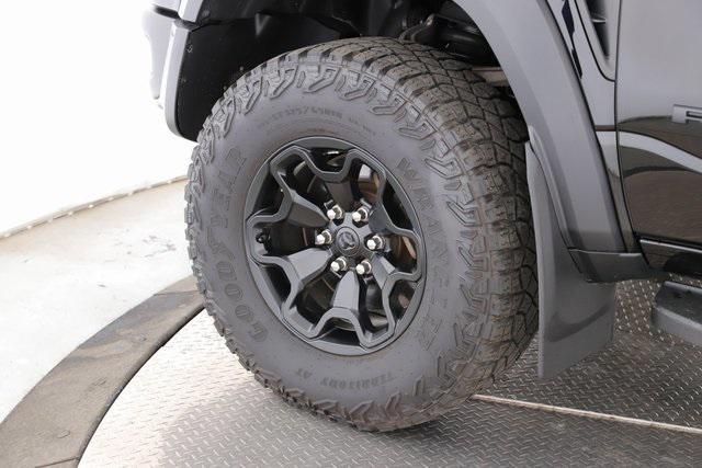 Photo of 2022 Diamond Black Crystal Pearlcoat RAM 1500