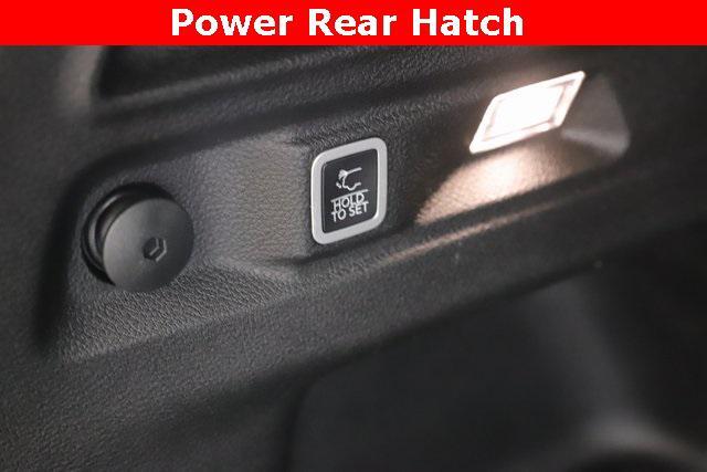 Photo of 2024 Diamond Black Crystal Pearlcoat Jeep Grand Cherokee L