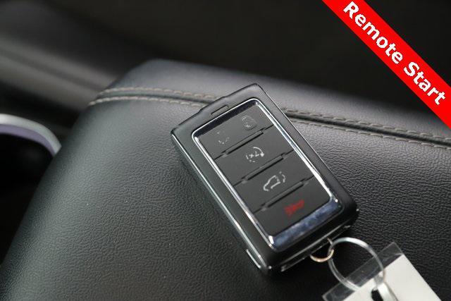 Photo of 2024 Diamond Black Crystal Pearlcoat Jeep Grand Cherokee L