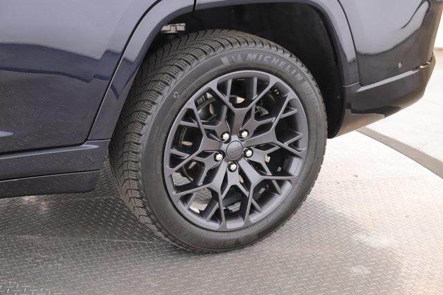 Photo of 2023 Midnight Sky Jeep Grand Cherokee L