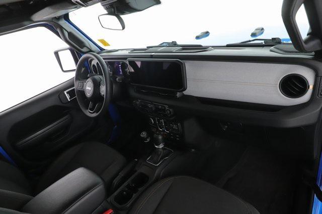 Photo of 2024 Hydro Blue Pearlcoat Jeep Gladiator