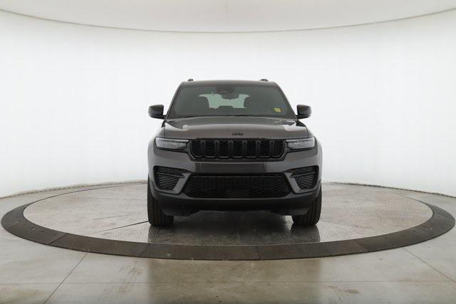 Photo of 2025 Baltic Gray Metallic Clearcoat Jeep Grand Cherokee