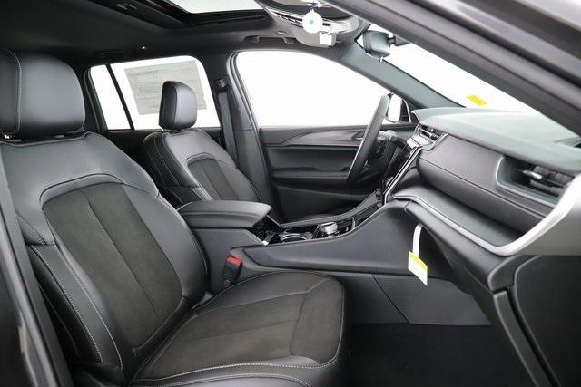 Photo of 2025 Baltic Gray Metallic Clearcoat Jeep Grand Cherokee