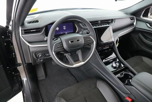 Photo of 2025 Baltic Gray Metallic Clearcoat Jeep Grand Cherokee