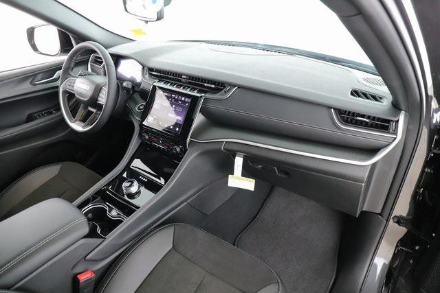 Photo of 2025 Baltic Gray Metallic Clearcoat Jeep Grand Cherokee