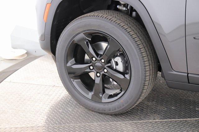 Photo of 2025 Baltic Gray Metallic Clearcoat Jeep Grand Cherokee
