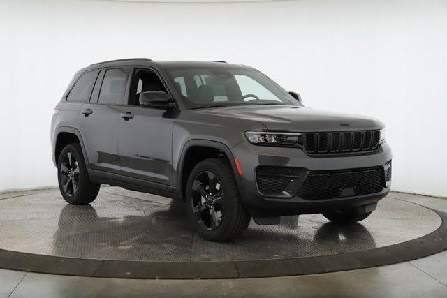 Photo of 2025 Baltic Gray Metallic Clearcoat Jeep Grand Cherokee