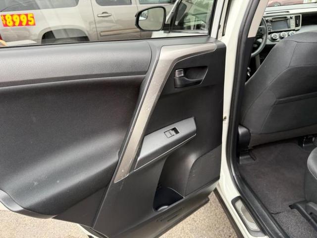 Photo of 2017 Super White Toyota RAV4