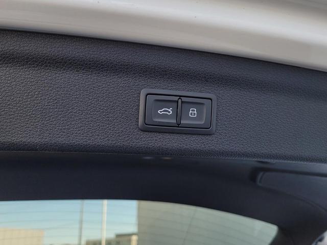 Photo of 2023 Ibis White Audi Q3