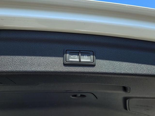 Photo of 2023 Ibis White Audi Q3