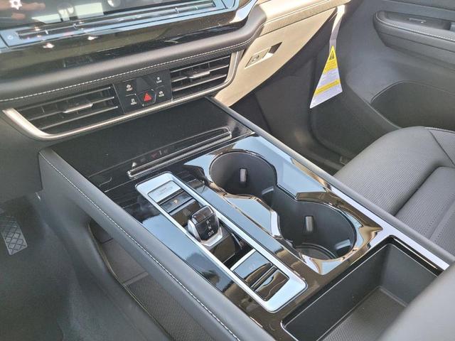 Photo of 2025 Opal White Pearl Effect Volkswagen Atlas