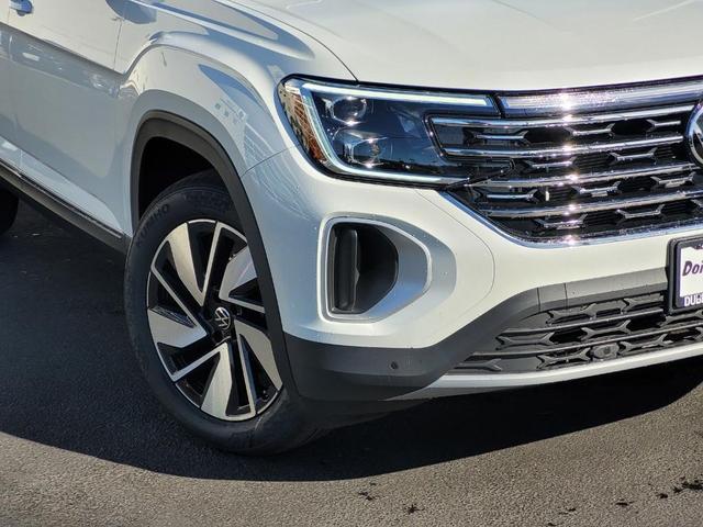 Photo of 2025 Opal White Pearl Effect Volkswagen Atlas