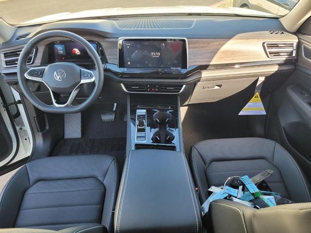 Photo of 2025 Opal White Pearl Effect Volkswagen Atlas
