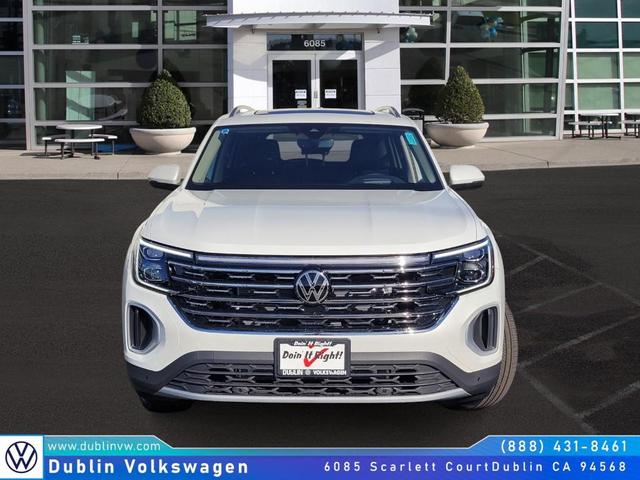 Photo of 2025 Opal White Pearl Effect Volkswagen Atlas