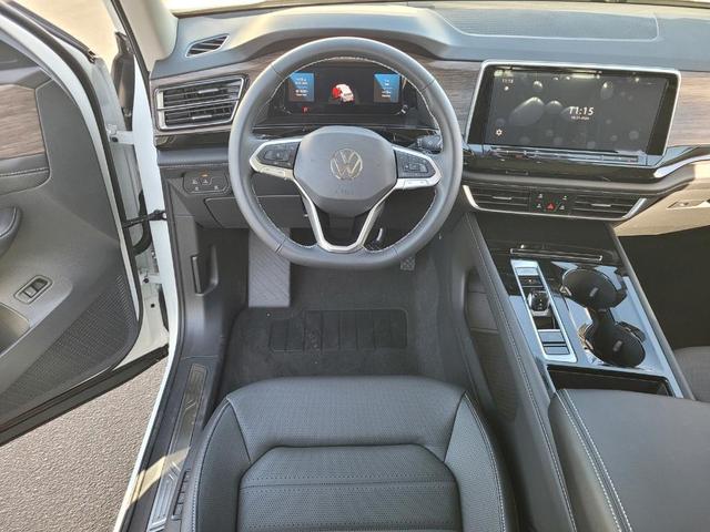 Photo of 2025 Opal White Pearl Effect Volkswagen Atlas