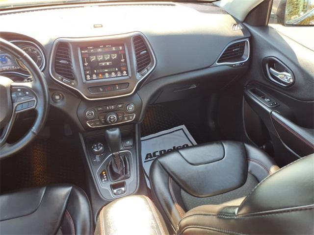 Photo of 2021 Sangria Metallic Clearcoat Jeep Cherokee