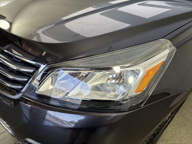 Photo of 2015 Tungsten Metallic Chevrolet Traverse