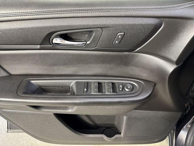 Photo of 2015 Tungsten Metallic Chevrolet Traverse