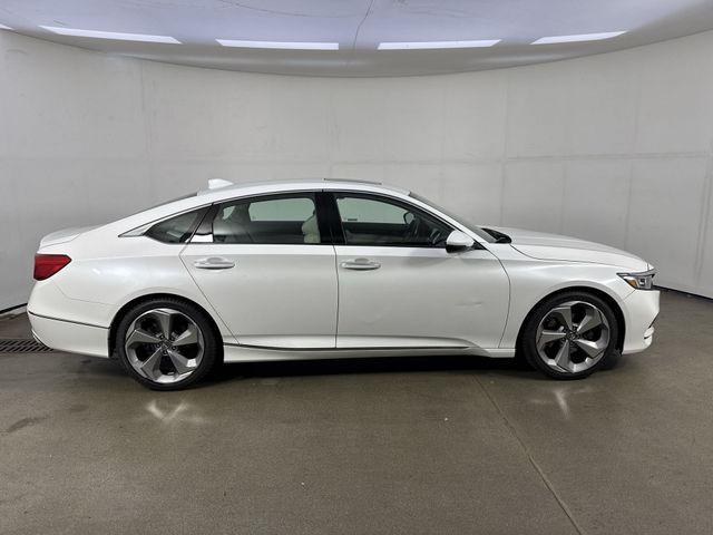 Photo of 2018 Platinum White Pearl Honda Accord