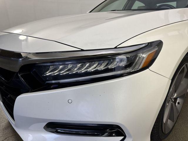 Photo of 2018 Platinum White Pearl Honda Accord