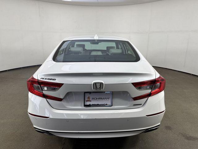 Photo of 2018 Platinum White Pearl Honda Accord