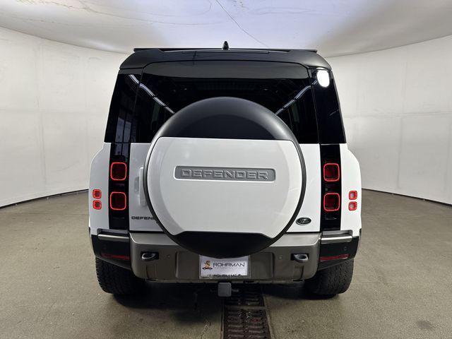 Photo of 2022 Fuji White Land Rover Defender