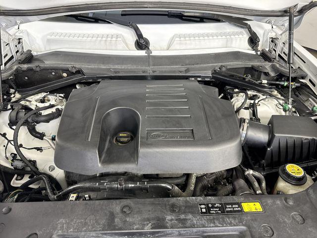 Photo of 2022 Fuji White Land Rover Defender