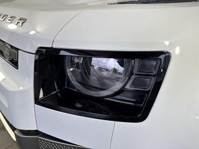 Photo of 2022 Fuji White Land Rover Defender