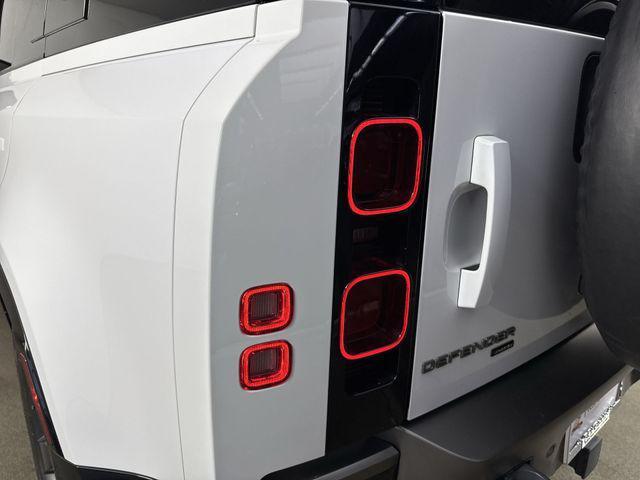 Photo of 2022 Fuji White Land Rover Defender
