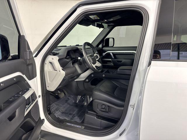 Photo of 2022 Fuji White Land Rover Defender