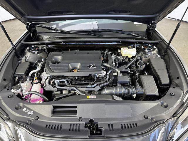Photo of 2025 Cloudburst Gray Lexus ES 300h