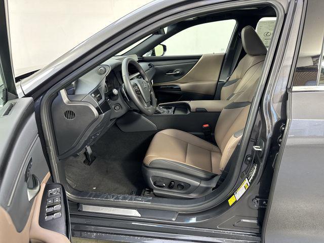 Photo of 2025 Cloudburst Gray Lexus ES 300h