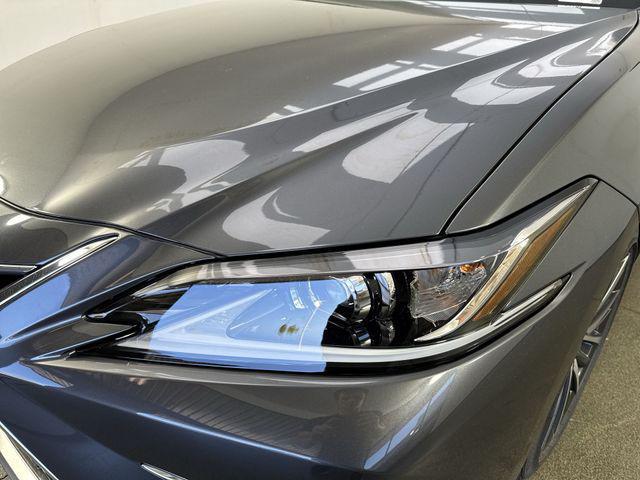 Photo of 2025 Cloudburst Gray Lexus ES 300h