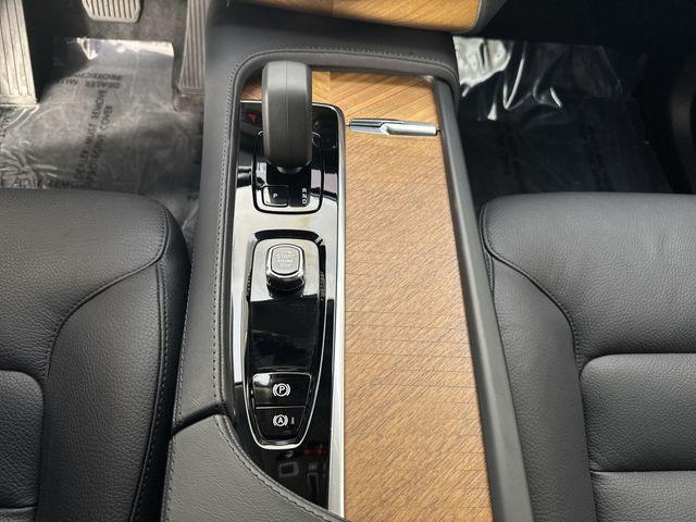 Photo of 2024 Crystal White Metallic Volvo XC90 Recharge Plug-In Hybrid