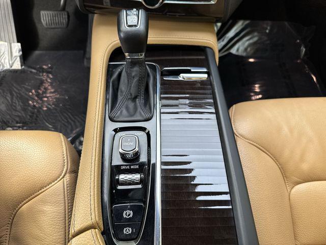 Photo of 2017 Onyx Black Metallic Volvo XC90
