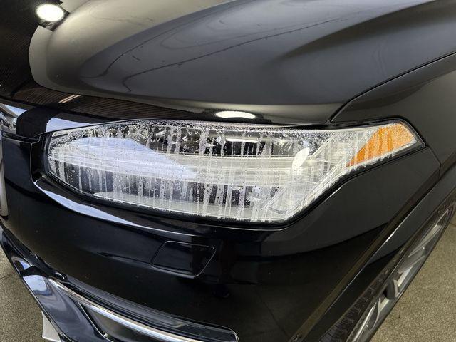Photo of 2017 Onyx Black Metallic Volvo XC90
