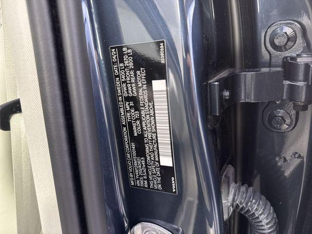 Photo of 2025 Denim Blue Metallic Volvo XC60
