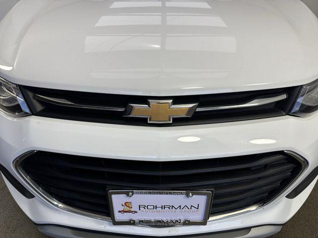 Photo of 2019 Summit White Chevrolet Trax