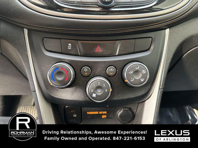Photo of 2019 Summit White Chevrolet Trax