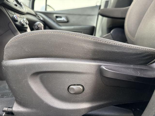 Photo of 2019 Summit White Chevrolet Trax