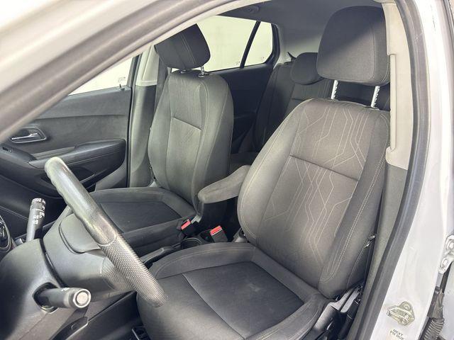 Photo of 2019 Summit White Chevrolet Trax