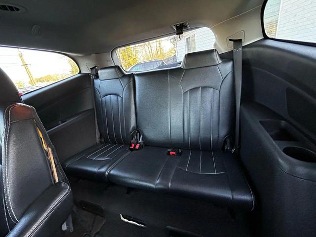Photo of 2016 Mosaic Black Metallic Chevrolet Traverse