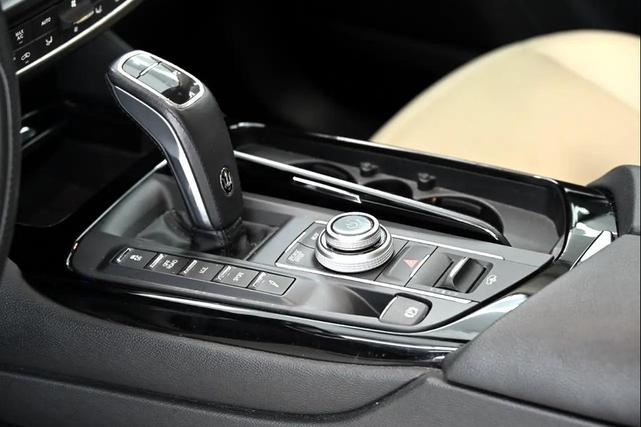 Photo of 2021 Bianco Maserati Levante