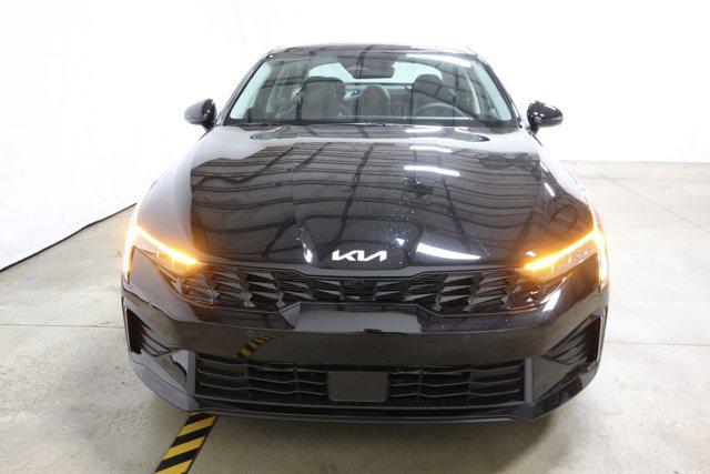 Photo of 2025 AURORA BLACK Kia K5