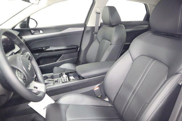 Photo of 2025 AURORA BLACK Kia K5